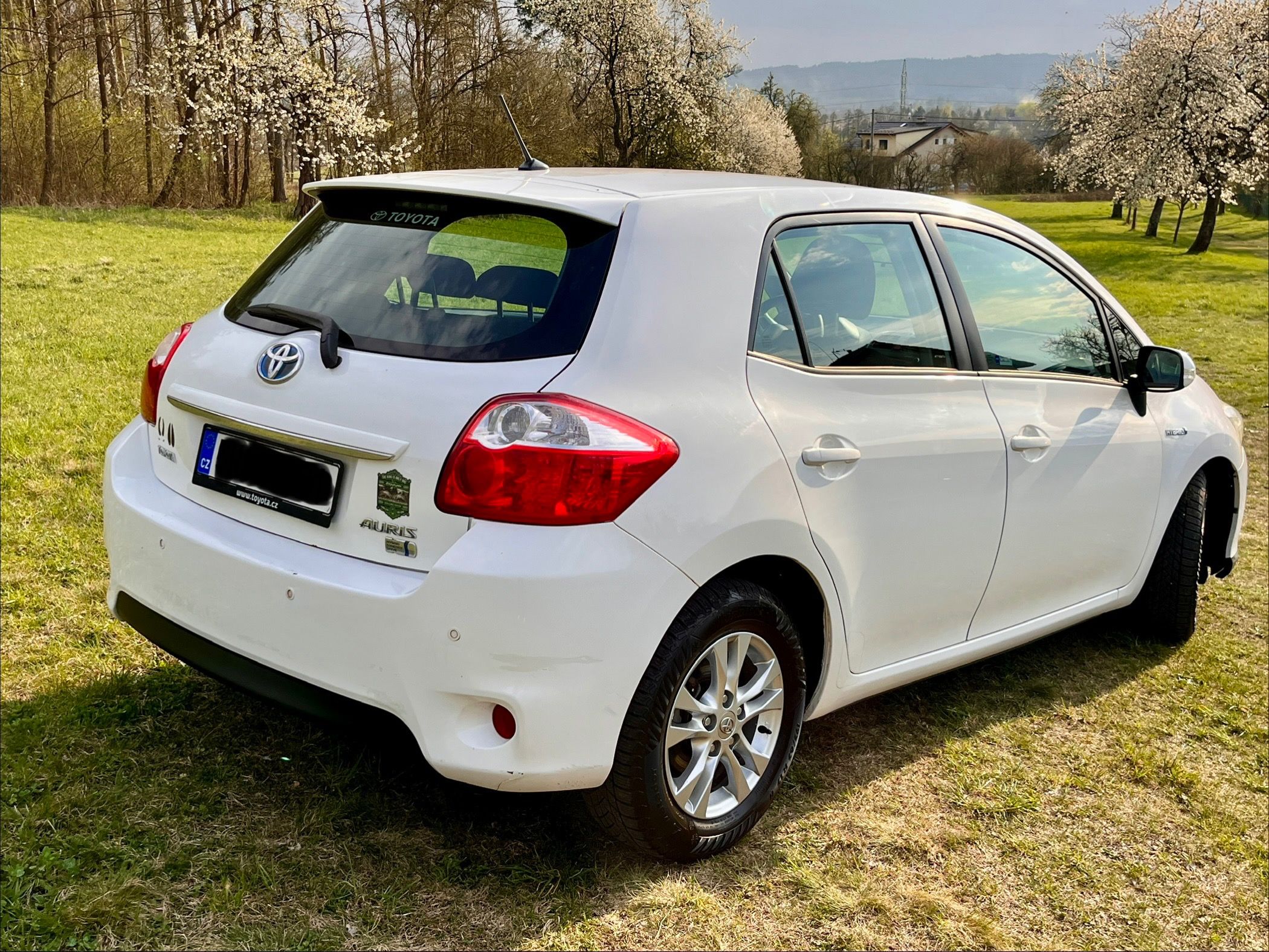Toyota Auris, 1,8 hybrid, servisováno - fotka 4