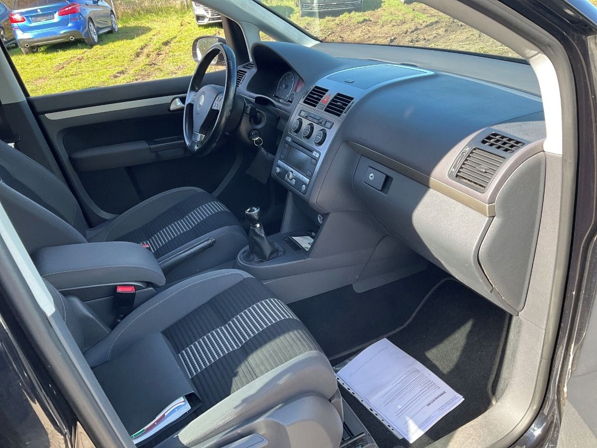 Volkswagen Touran, 1.6Mpi 75KW UNITED TAŽNÉ7-MÍST