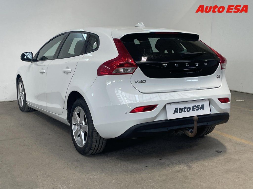 Volvo V40, 2.0 - fotka 6