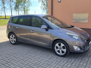 GRAND 1.6i / 81KW 7MÍST