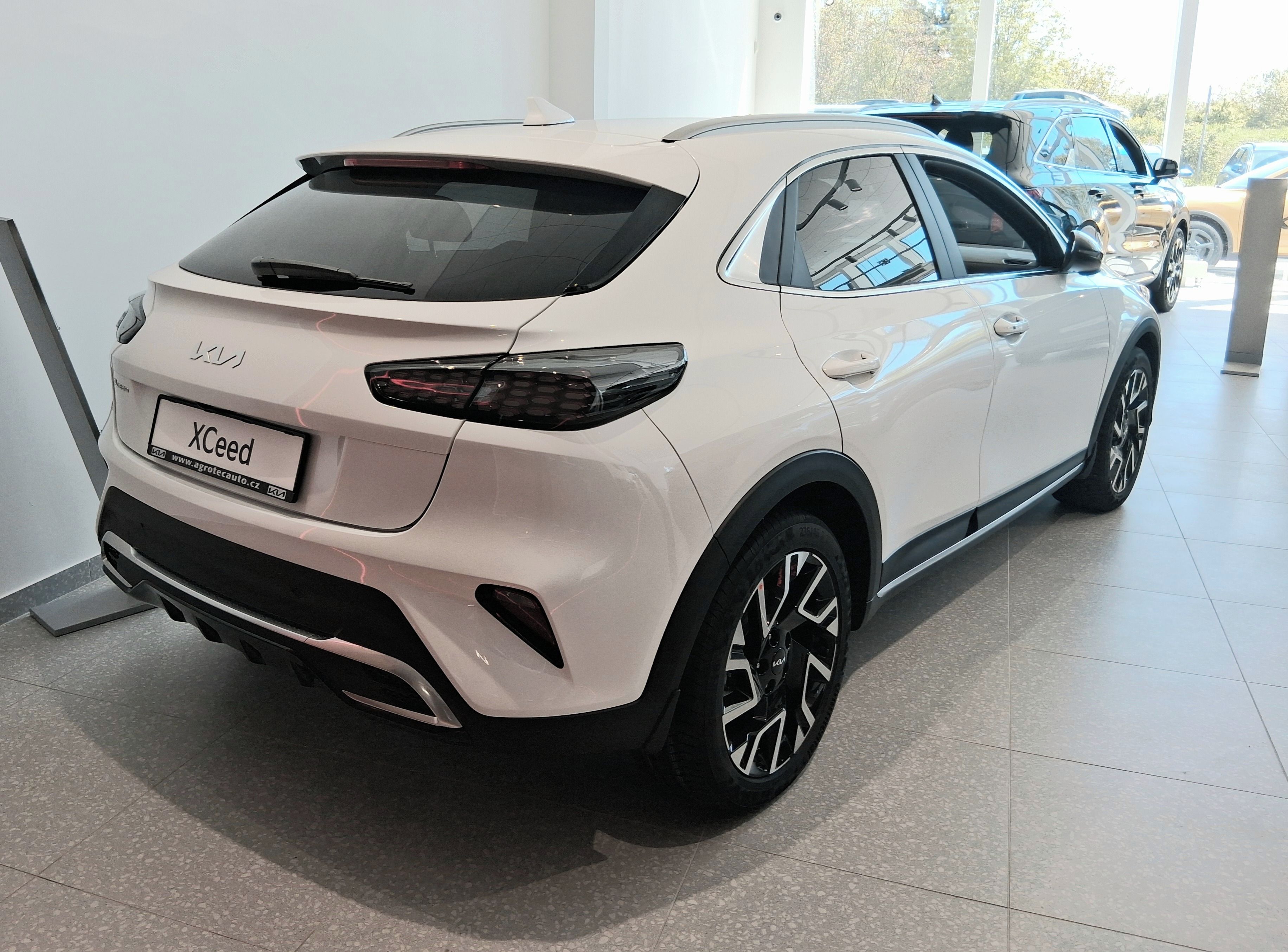 Kia XCee´d, 1,6 T-GDi 7DCT 110kW STEEL EDI - fotka 3