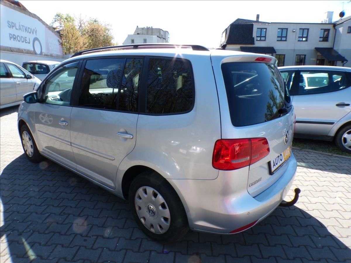 Volkswagen Touran, 1,6 TDI  DSG - fotka 4