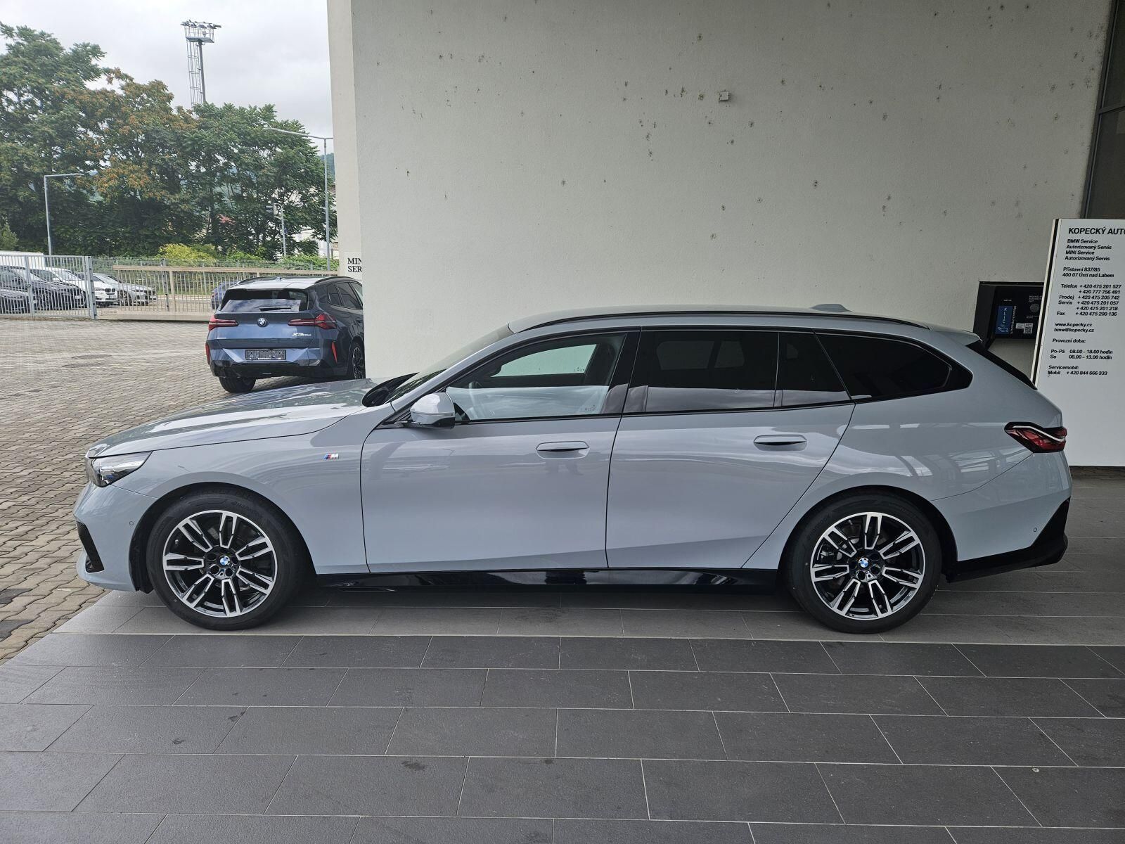 BMW Řada 5, 520d xDrive Touring M Sport - fotka 3