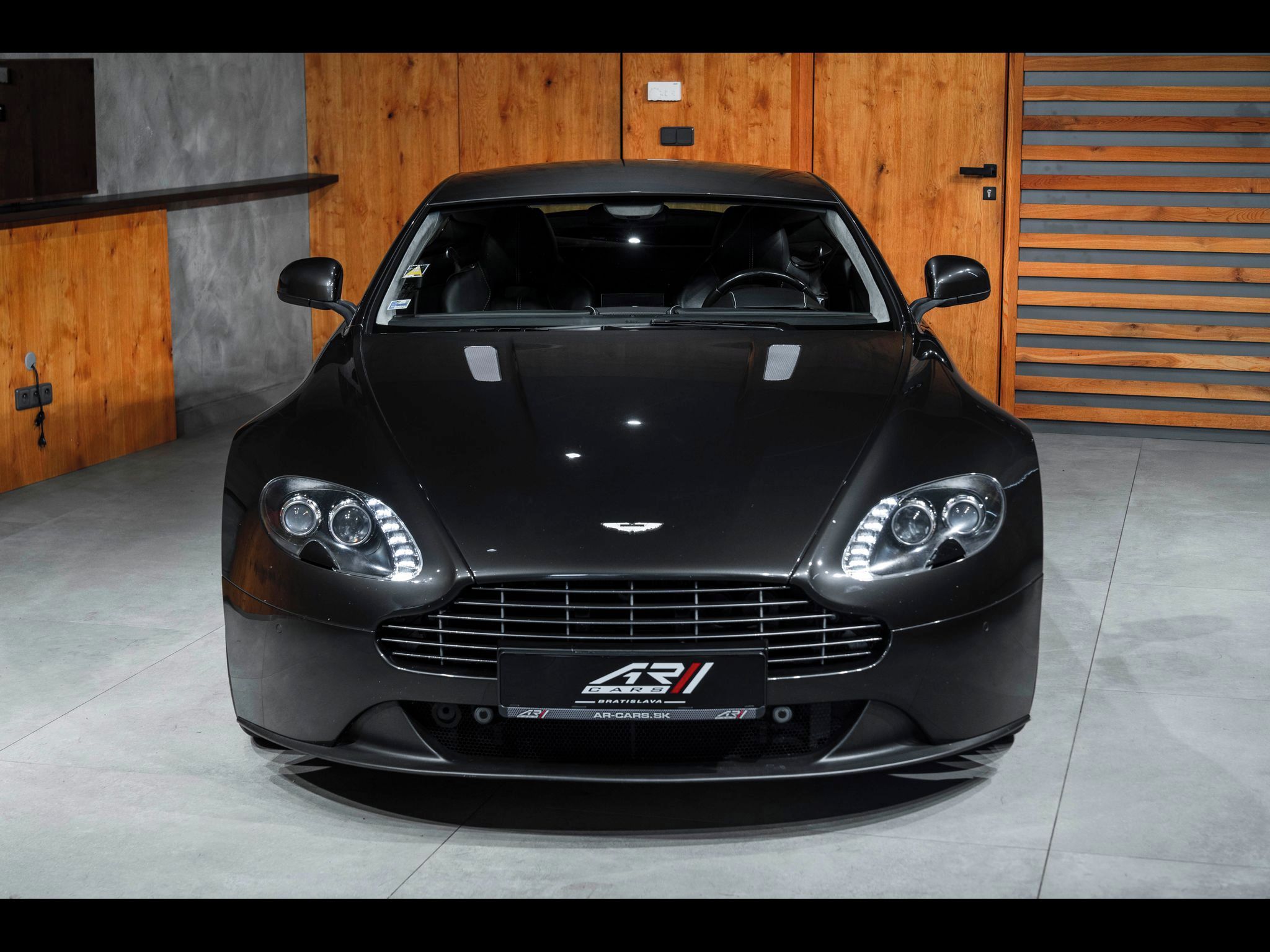 Aston Martin V8 Vantage - fotka 2