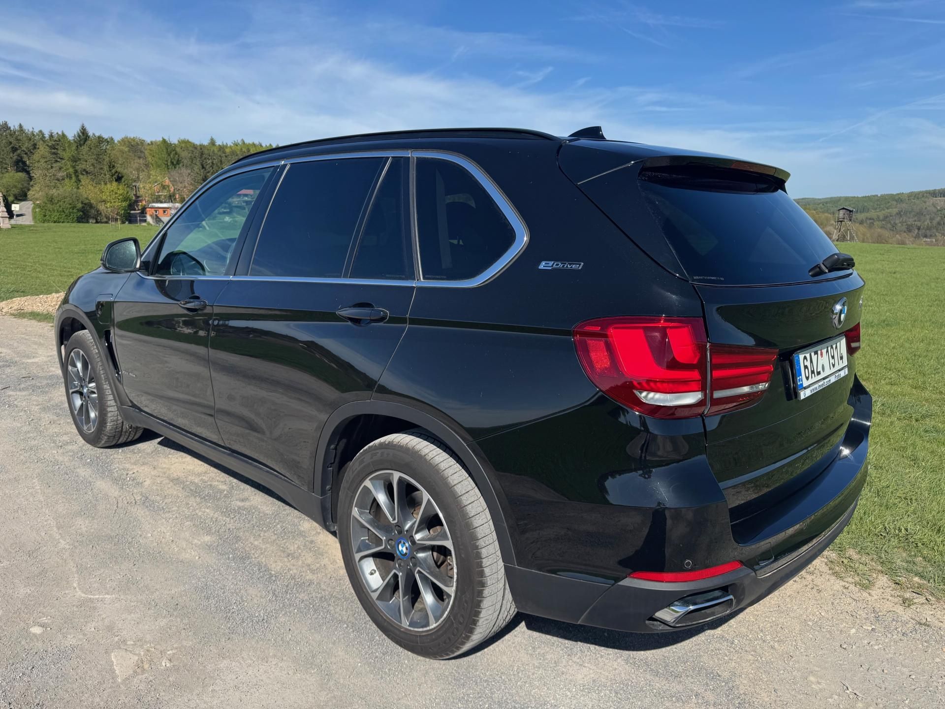 BMW X5, 2.0 X-DRIVE 40e AT/8 HYBRID ČR - fotka 4