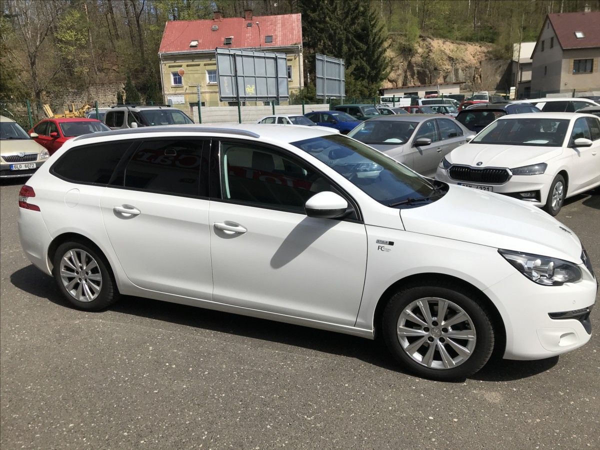Peugeot 308, 1,2 PT Combi 81kW - fotka 5