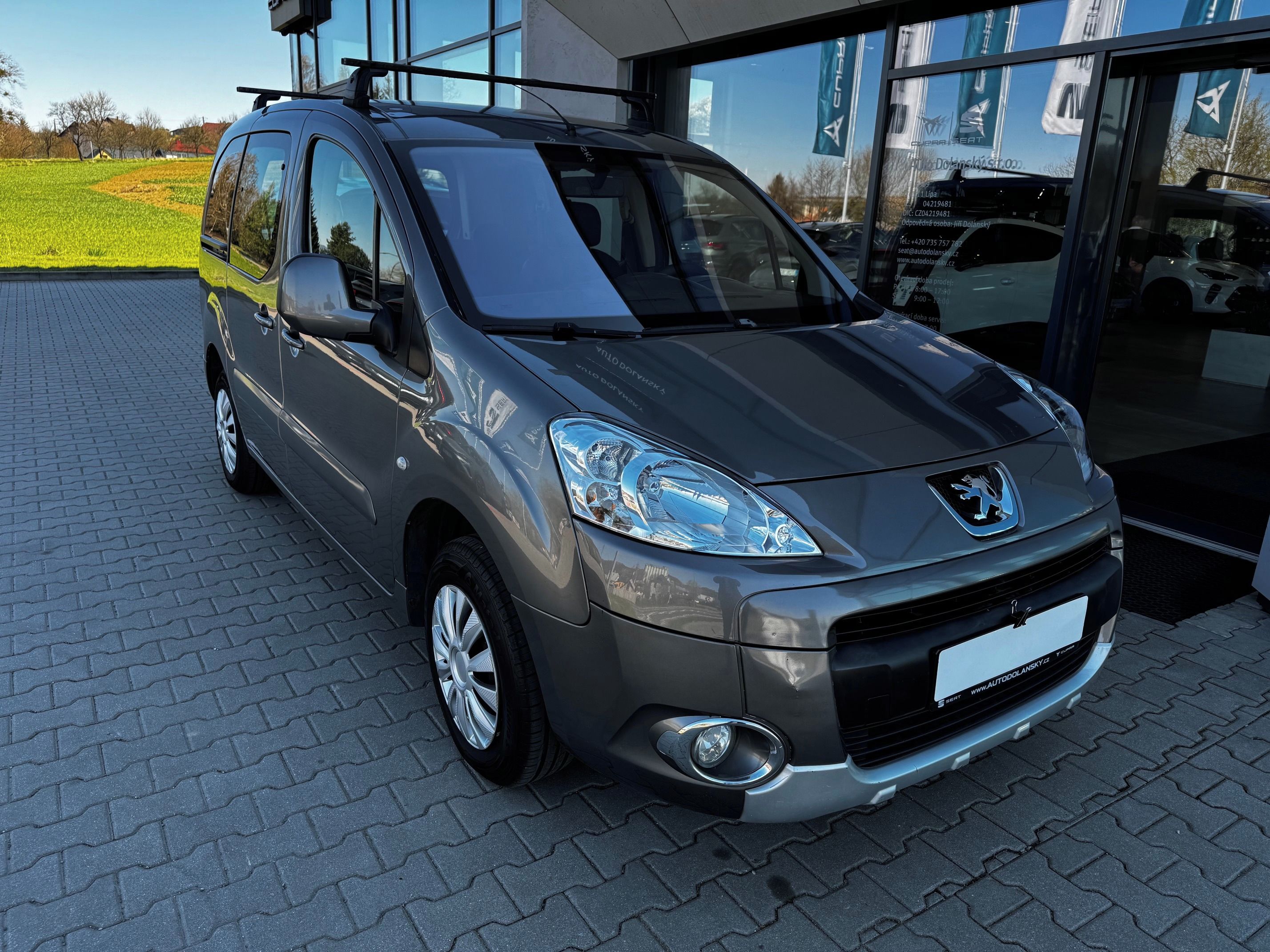 Peugeot Partner Tepee, Benzin 1.6i 66kW, Klima - fotka 3
