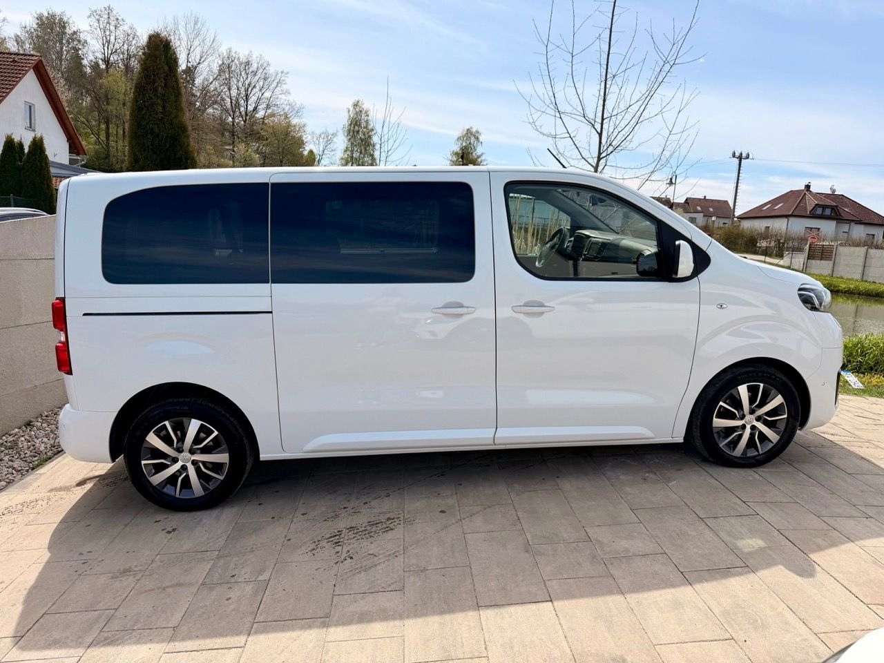 Toyota Proace, 130kW Automat 8.míst WEBASTO - fotka 5