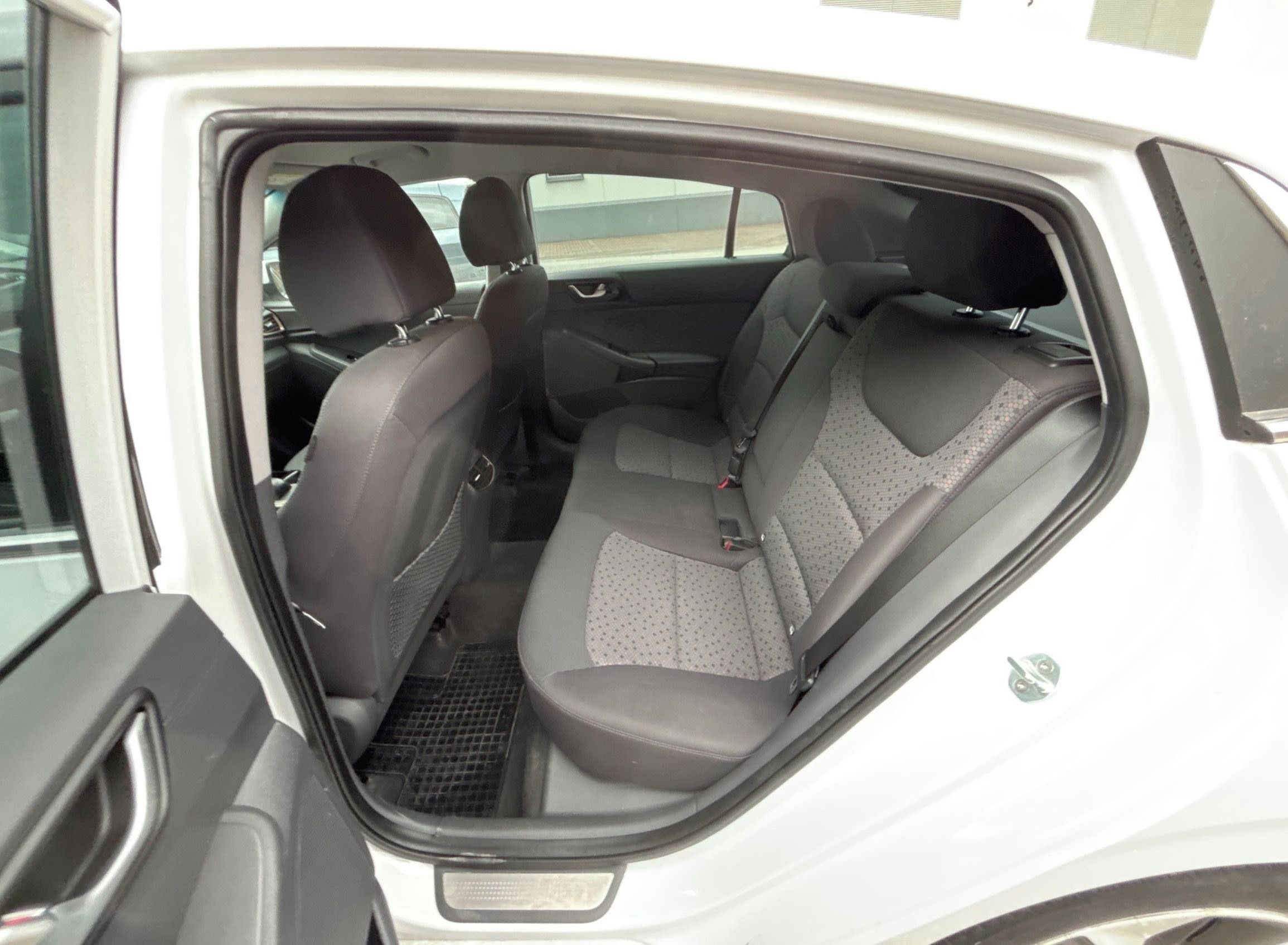 Hyundai Ioniq, 28kWh STYLE, PLNÝ SERVIS, 100% - fotka 5