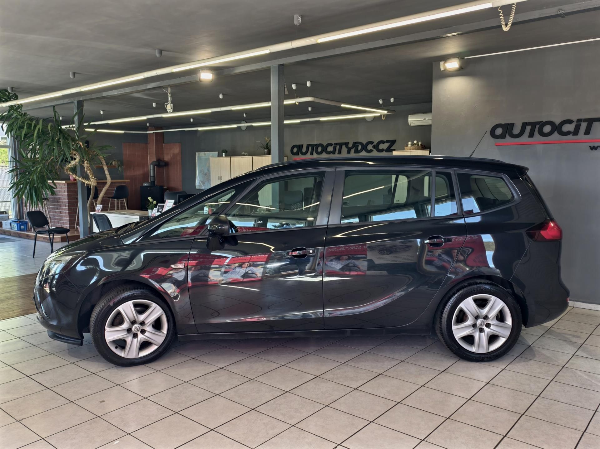 Opel Zafira, TOURER 1.4 TURBO 103kW 7 MÍST - fotka 4