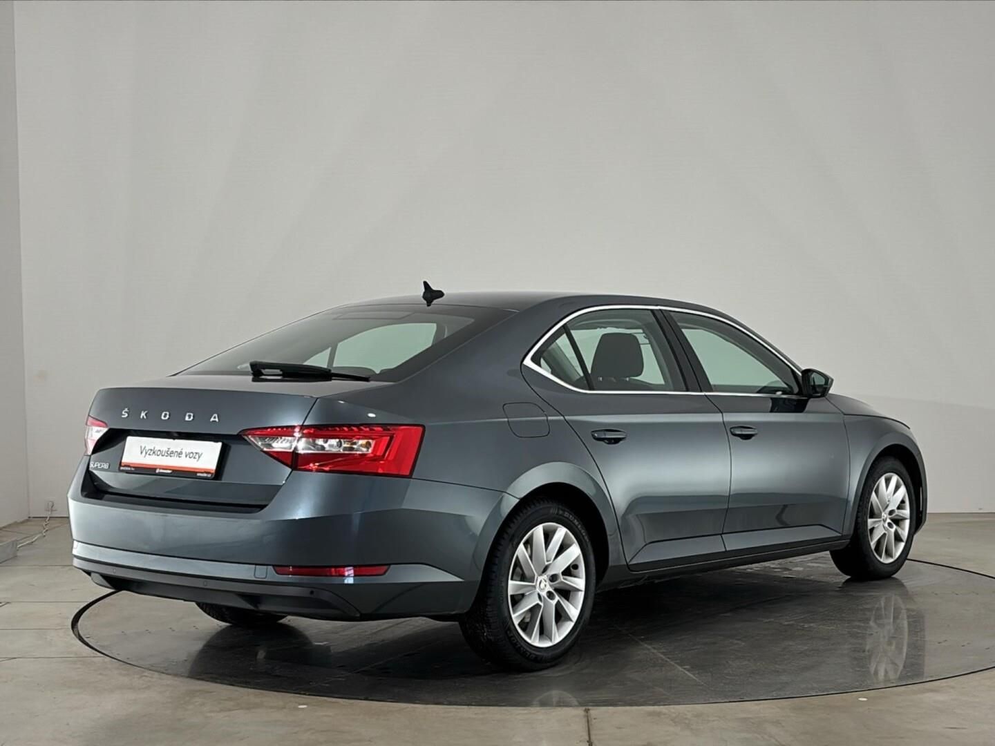 Škoda Superb, 2.0 TDI / 110 kW Ambition DSG - fotka 2