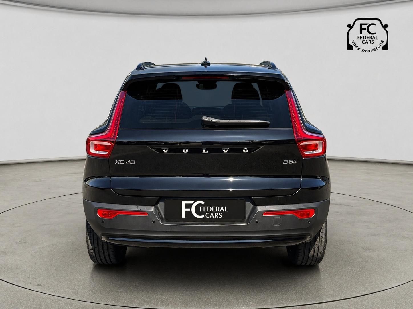 Volvo XC40, B3 FWD Black Edition + kola - fotka 4