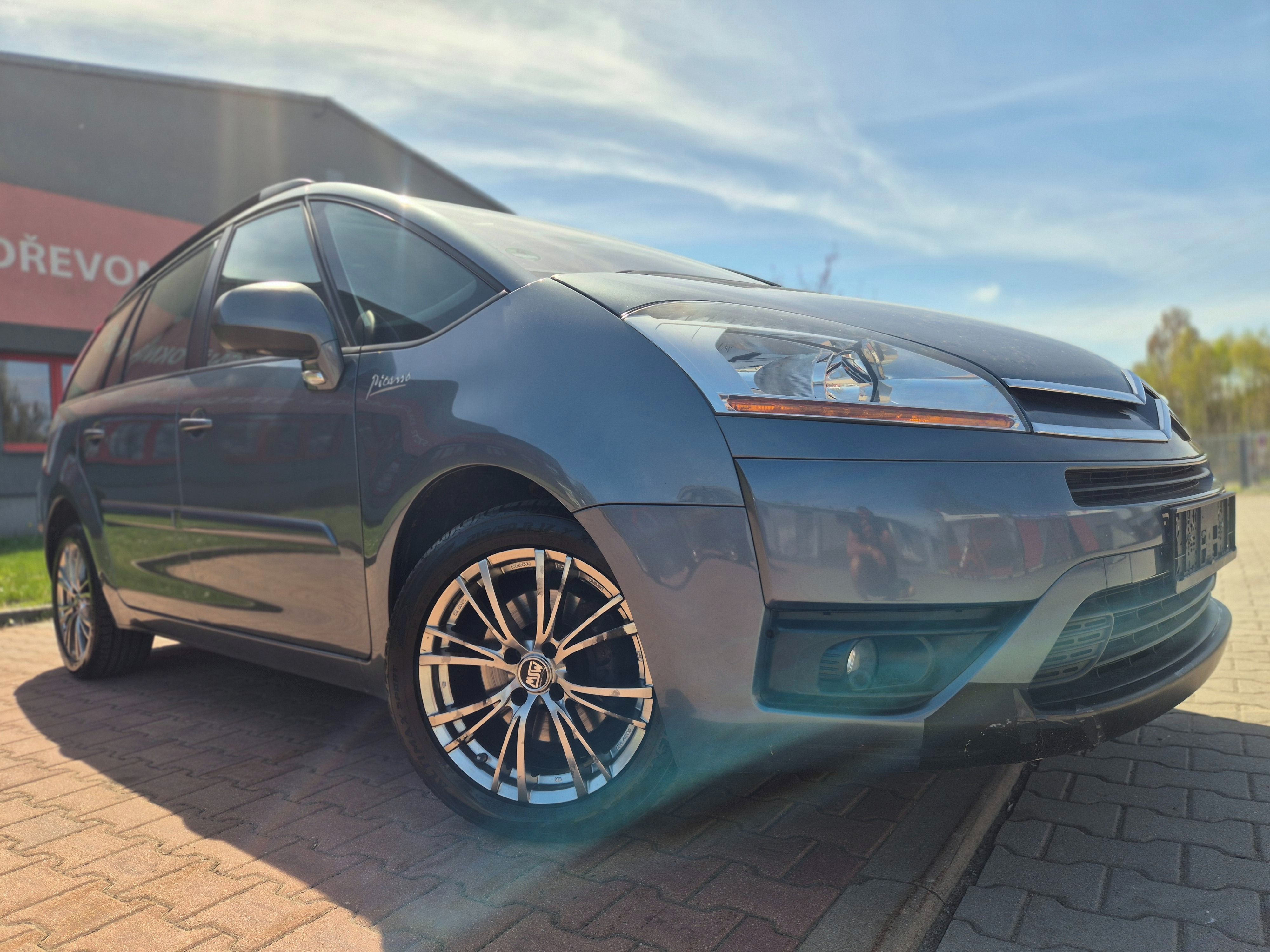 Citroën C4 Picasso, 1 maj.plný servis nová STK - fotka 2