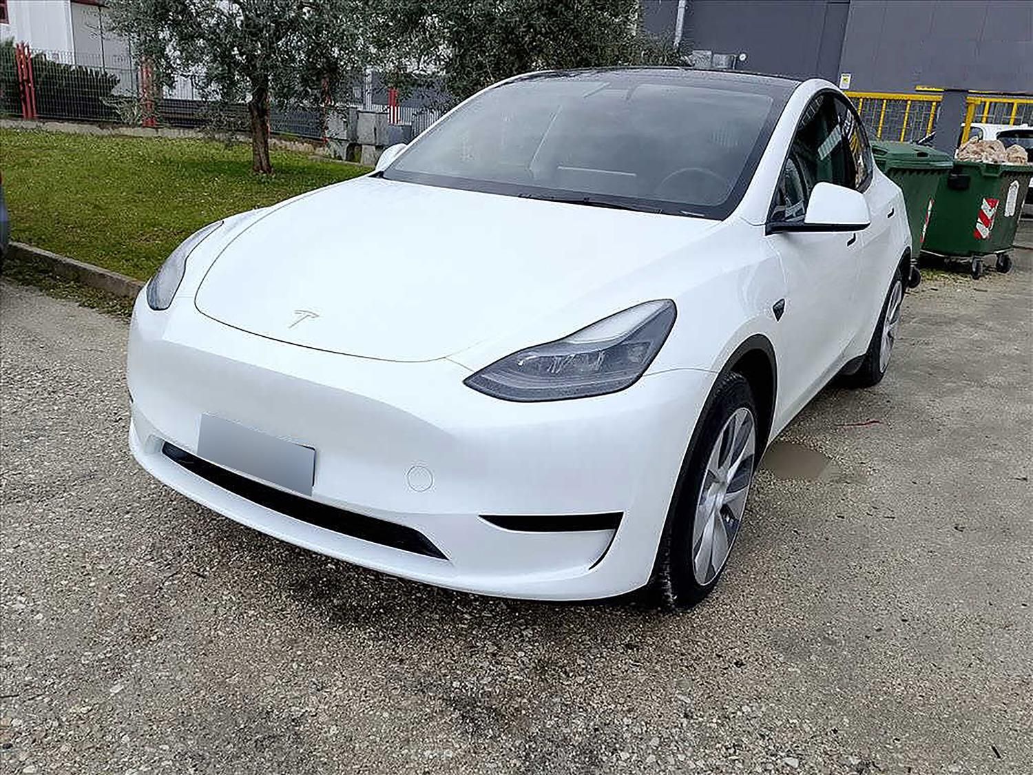 Tesla Model Y, LFP baterie - fotka 2