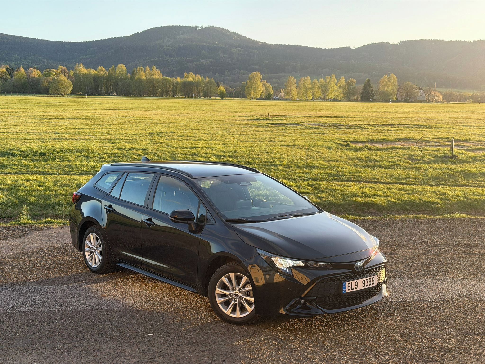 Toyota Corolla, [telefon skryt] km/DPH/TOP STAV - fotka 2