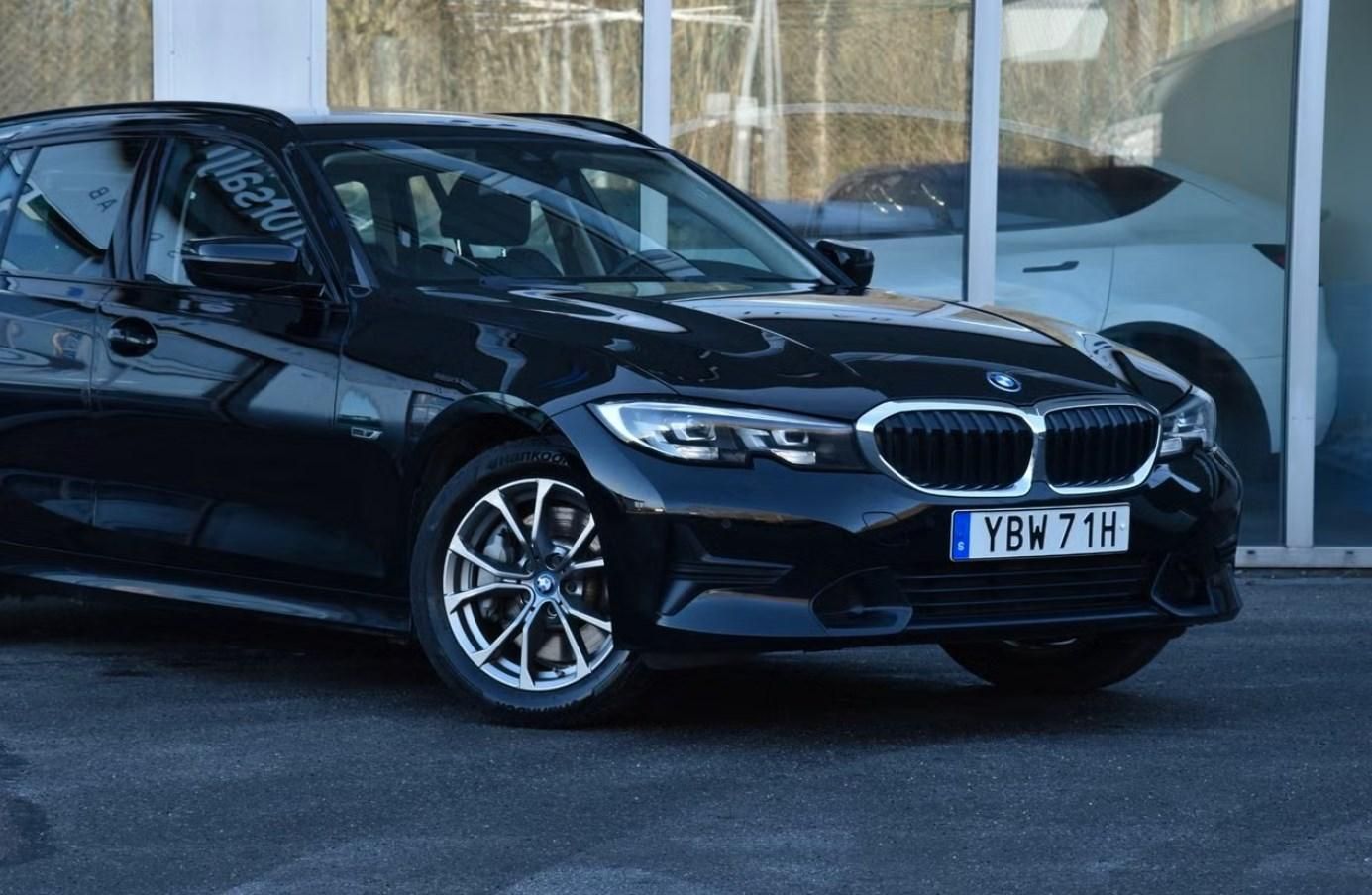 BMW Řada 3, 330e Touring Sport line Tažné - fotka 2
