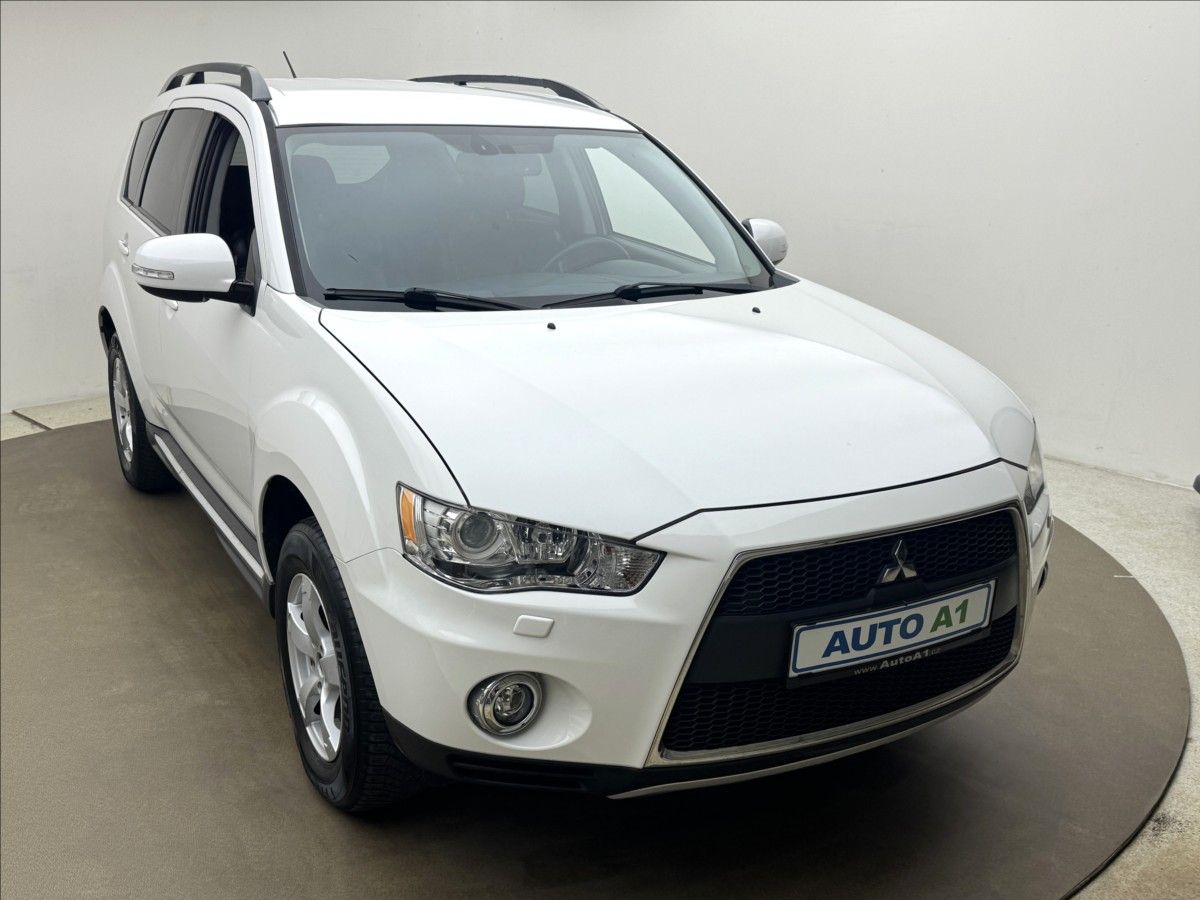 Mitsubishi Outlander, 2,2 4WD AUTOMAT VÝHŘEV KAMERA - fotka 3