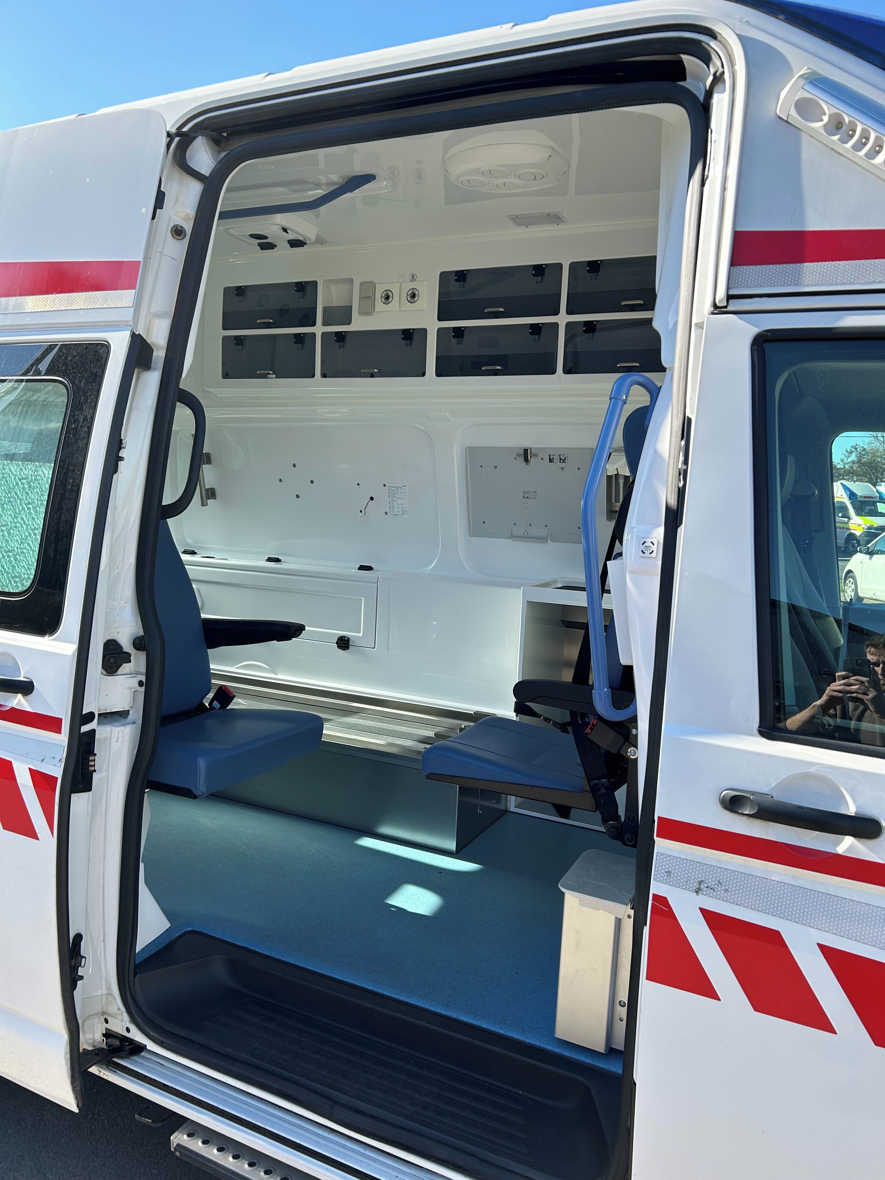 Volkswagen Transporter, T6 - 2.0 TDI Sanitní vůz 4x4 - fotka 6