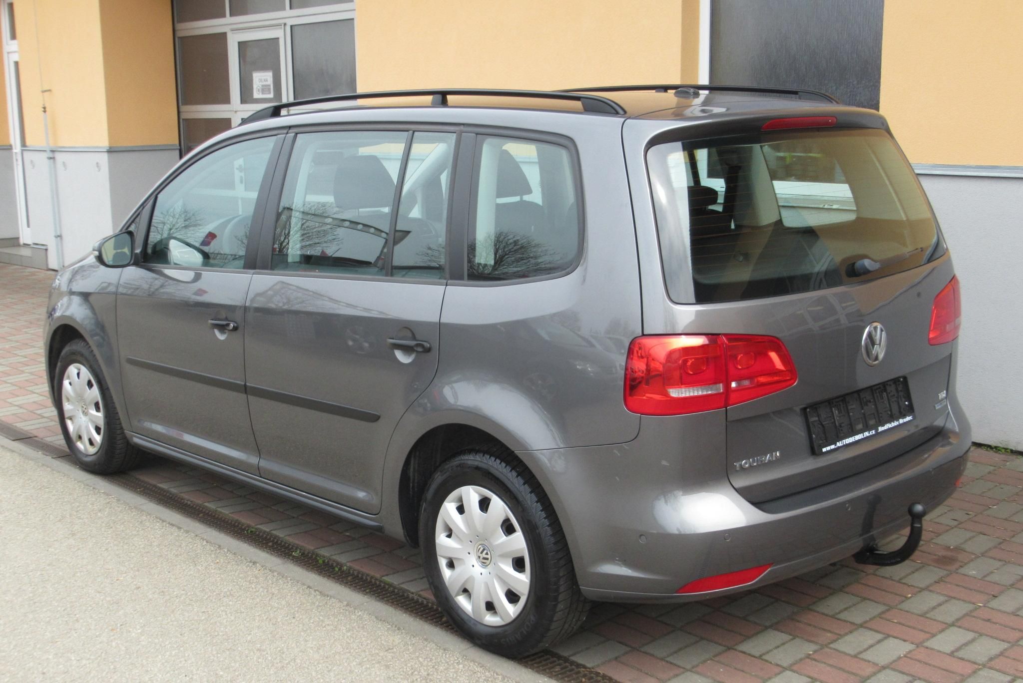 Volkswagen Touran, 1.6 TDI AUT. KLIMA TAŽNÉ - fotka 2