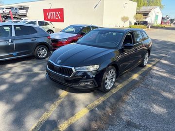 1.0 TSI nadstandardní výbava..