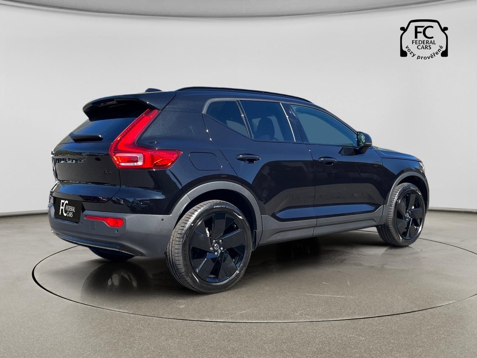 Volvo XC40, B3 FWD Black Edition + kola - fotka 6