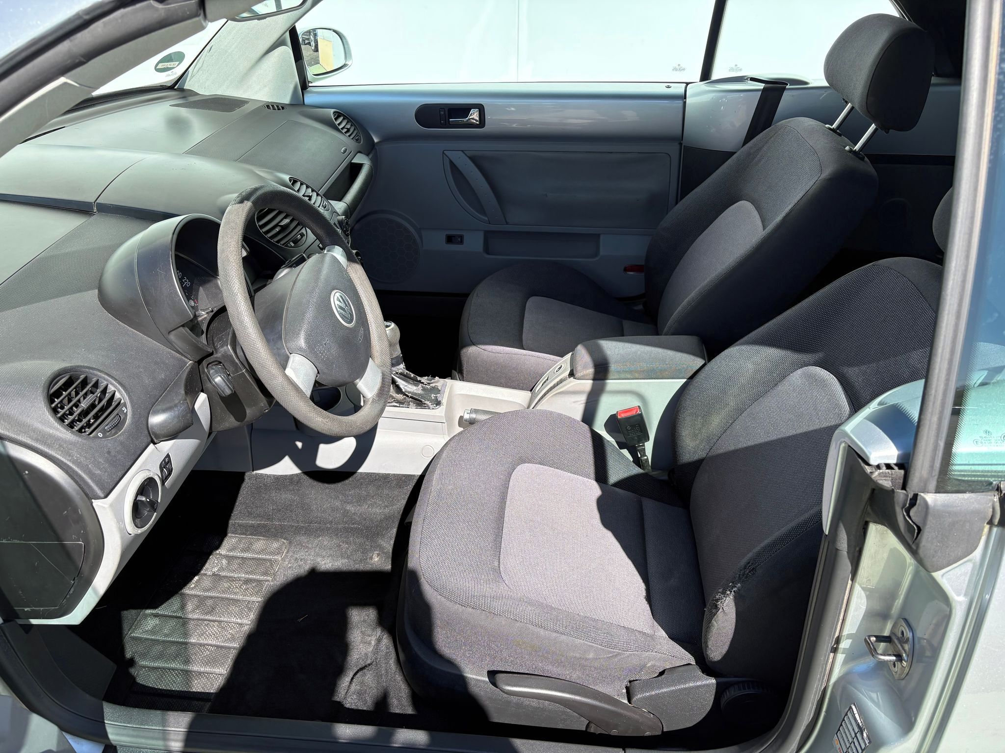 Volkswagen New Beetle, 1.4, 55kW, Klima, Tažné - fotka 6