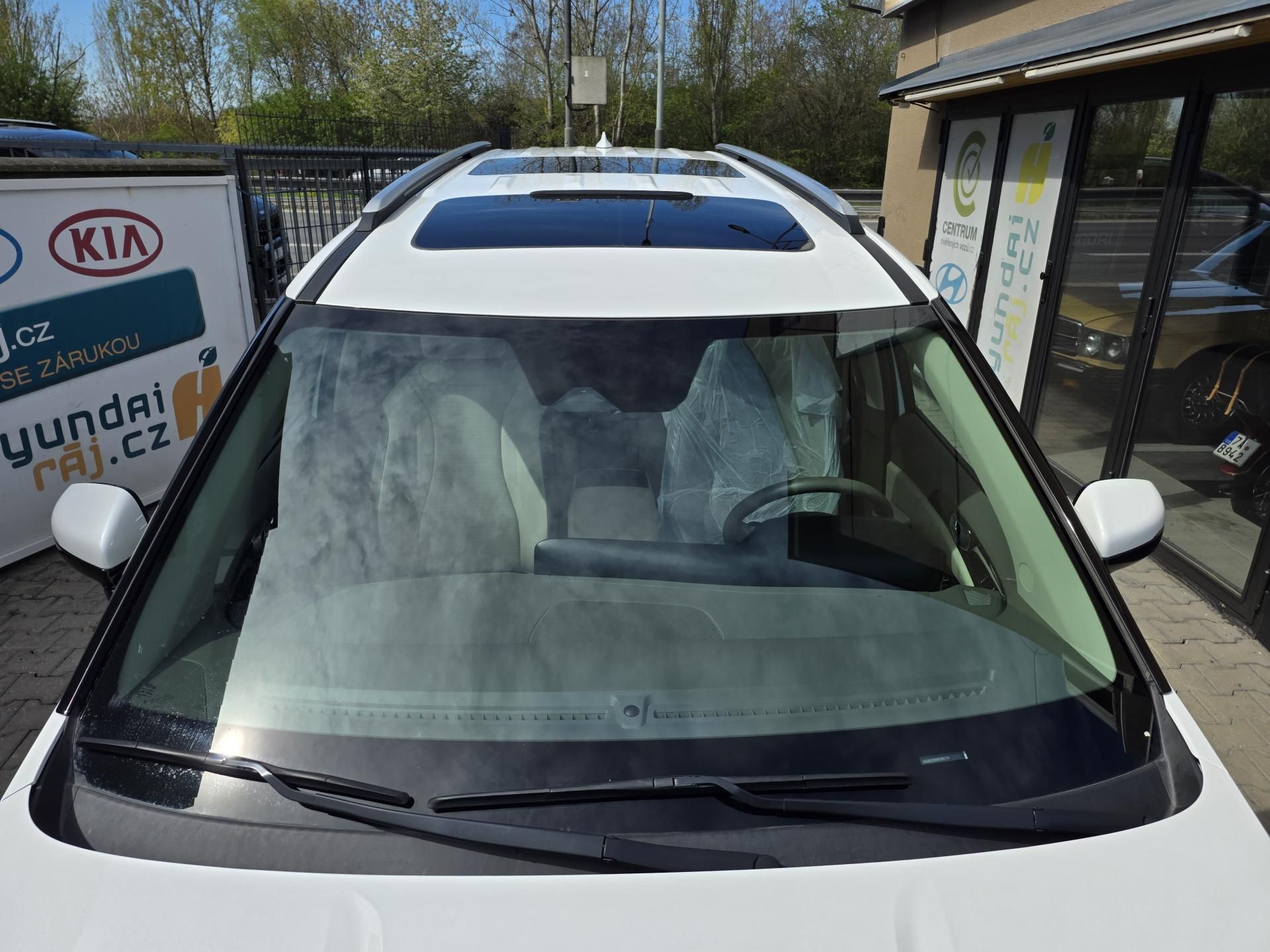 Kia Carnival, 2.2-7míst-TOP VÝBAVA-2xLCD - fotka 3
