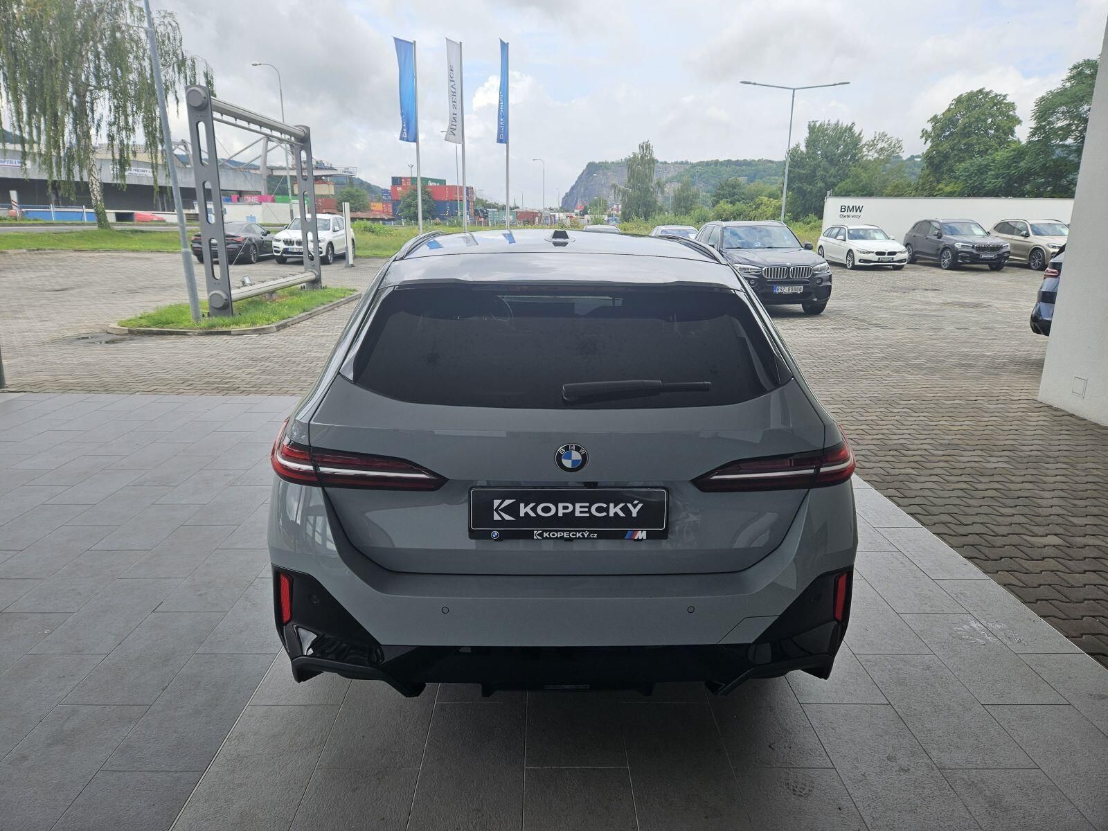 BMW Řada 5, 520d xDrive Touring M Sport - fotka 5