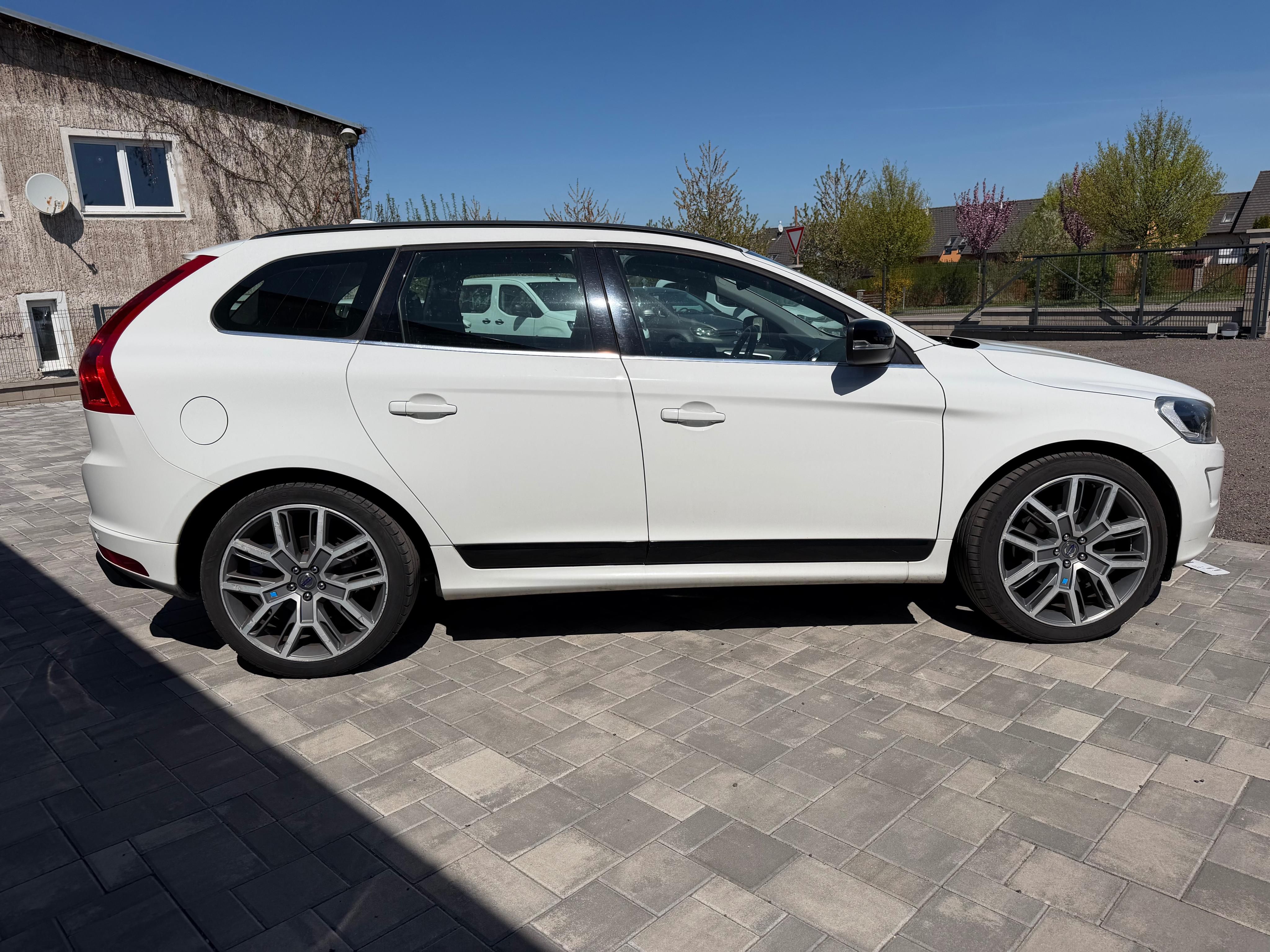 Volvo XC60, D4 Polestar+ 147kW Aut Alu ČR - fotka 6