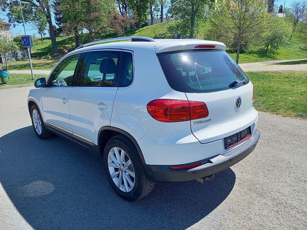 Volkswagen Tiguan, 2.0TDI SPORT klima navi servis - fotka 4