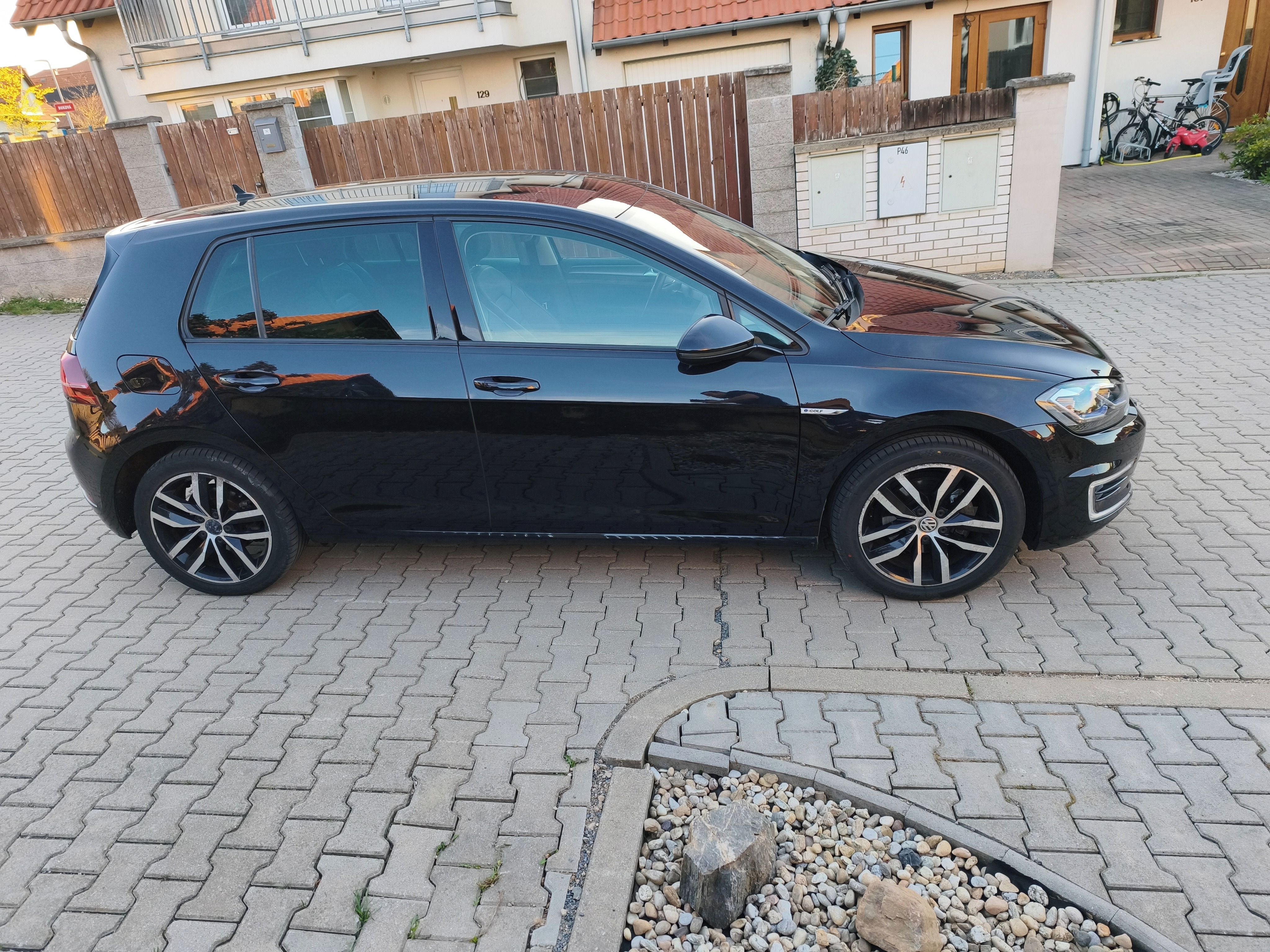 Volkswagen e-Golf, TČ*ACC*Kůže*Výhřev*kamera*keyl - fotka 6
