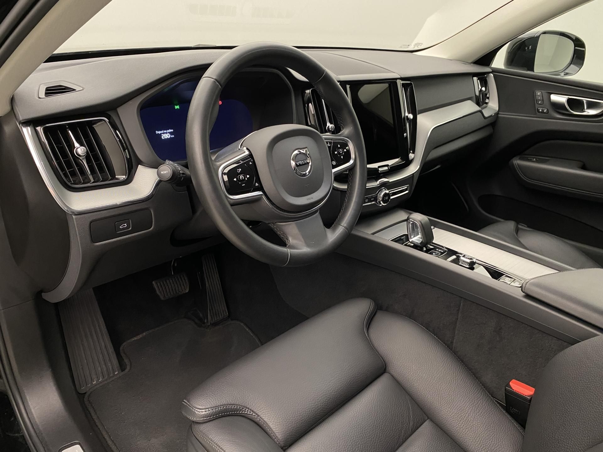 Volvo XC60, B4 AWD BRIGHT PLUS AUT - fotka 4