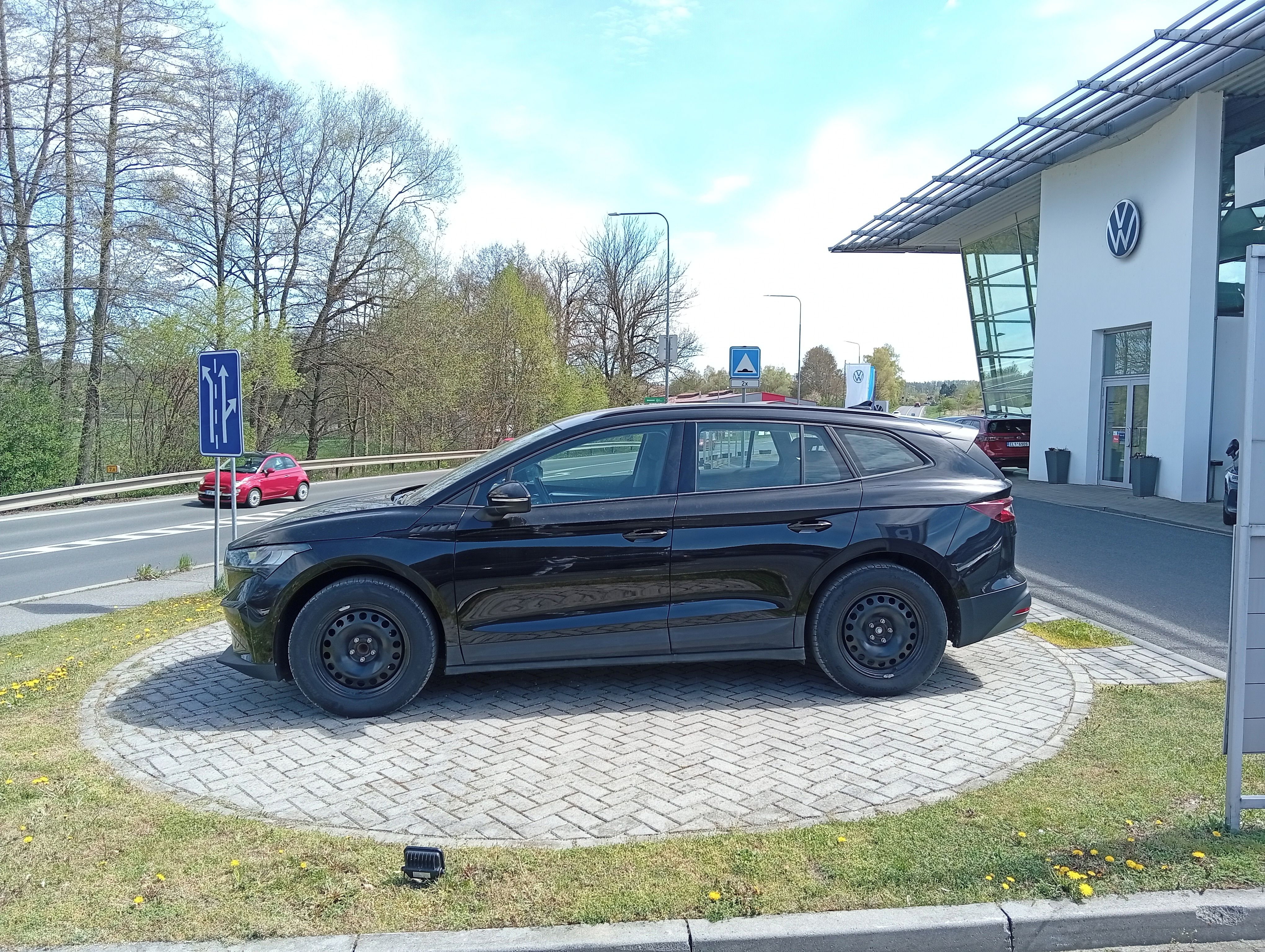 Škoda Enyaq iV, 109 KW,55 kwh - fotka 3