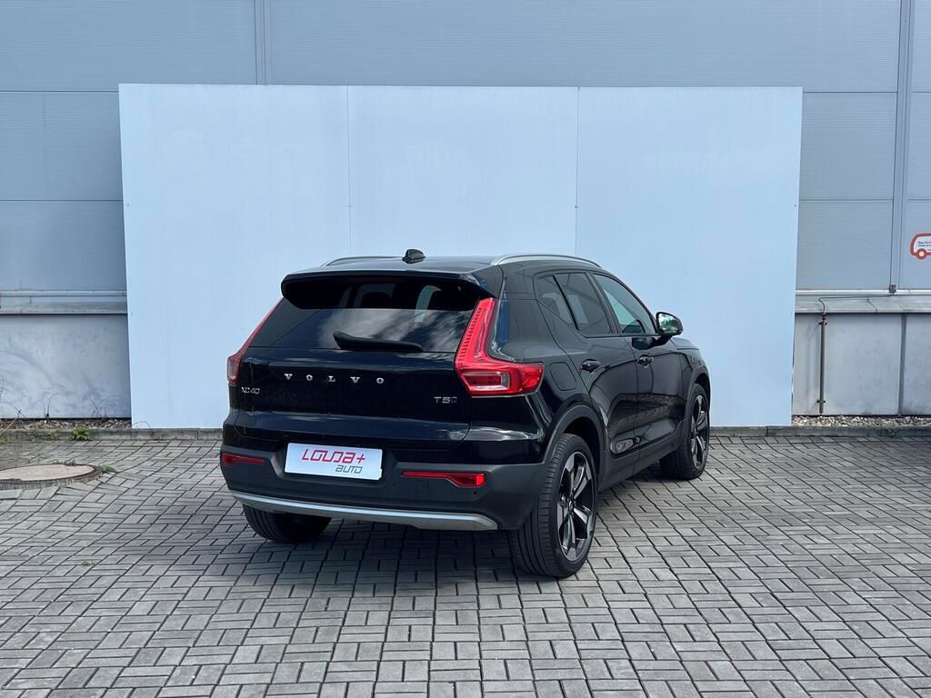 Volvo XC40, Momentum 2.0 182 kW - fotka 2