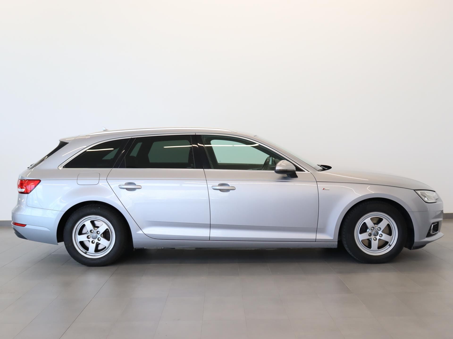 Audi A4 Avant, SPORT 35 TDI 110 KW - fotka 3