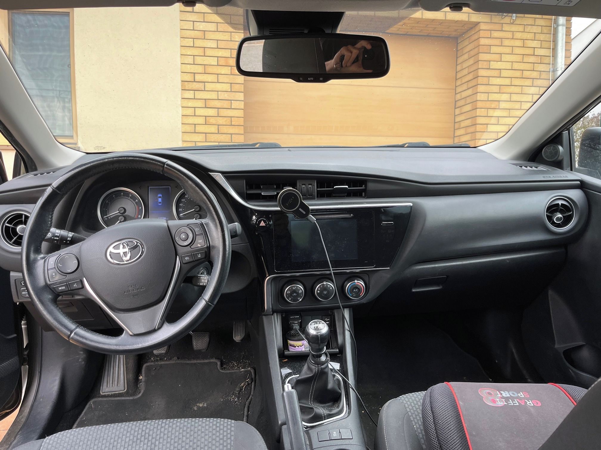 Toyota Corolla, 1.6/97kW servisováno,1.majitel - fotka 3