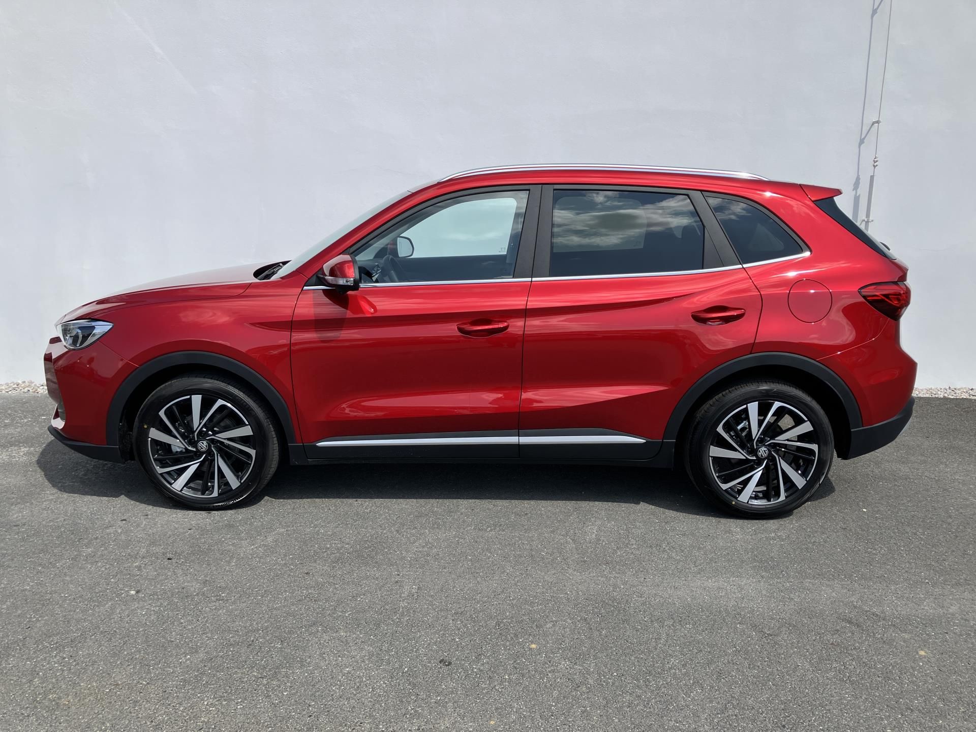 MG ZS, 1.5 Hybrid / 75 kW EXCLUSIVE - fotka 3