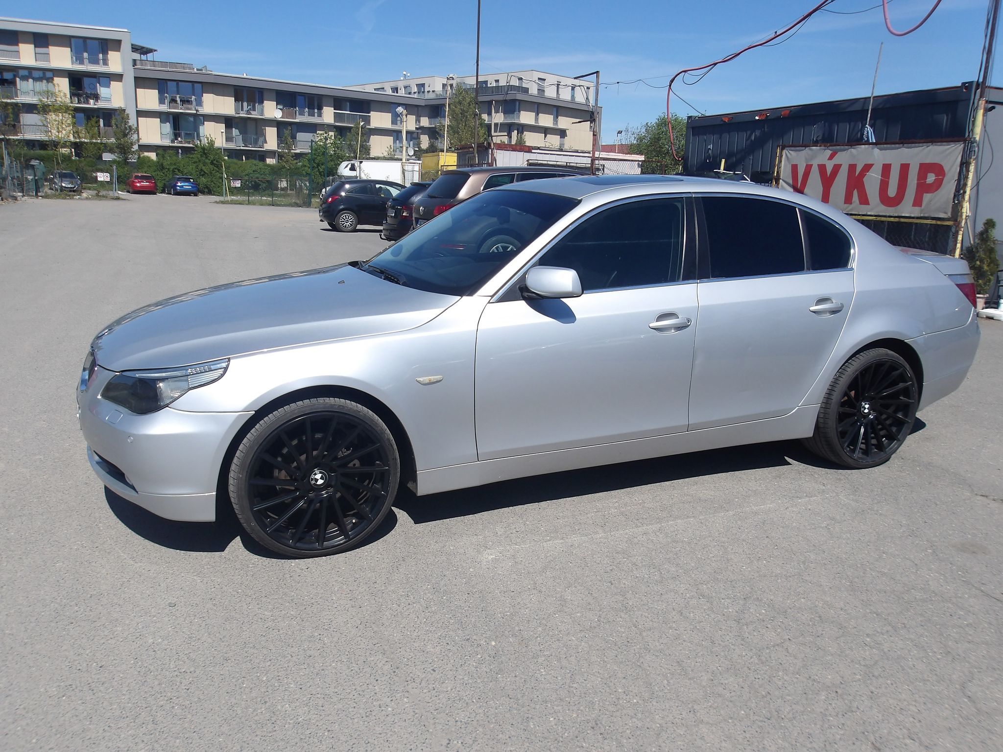 BMW Řada 5, Xi 4x4 AUT ! - fotka 2