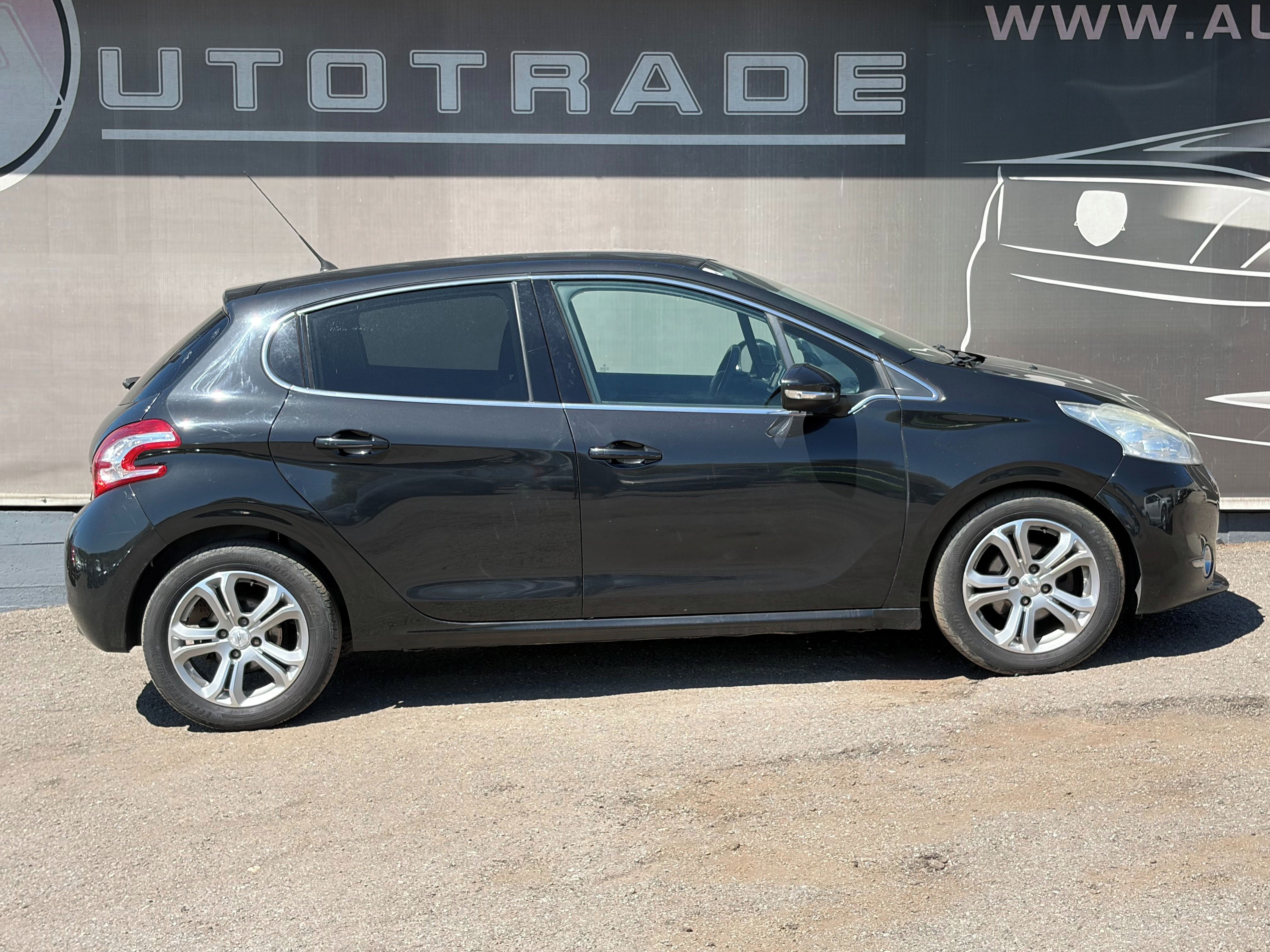 Peugeot 208, 1.4i DigiKLIMA, ALU - fotka 5
