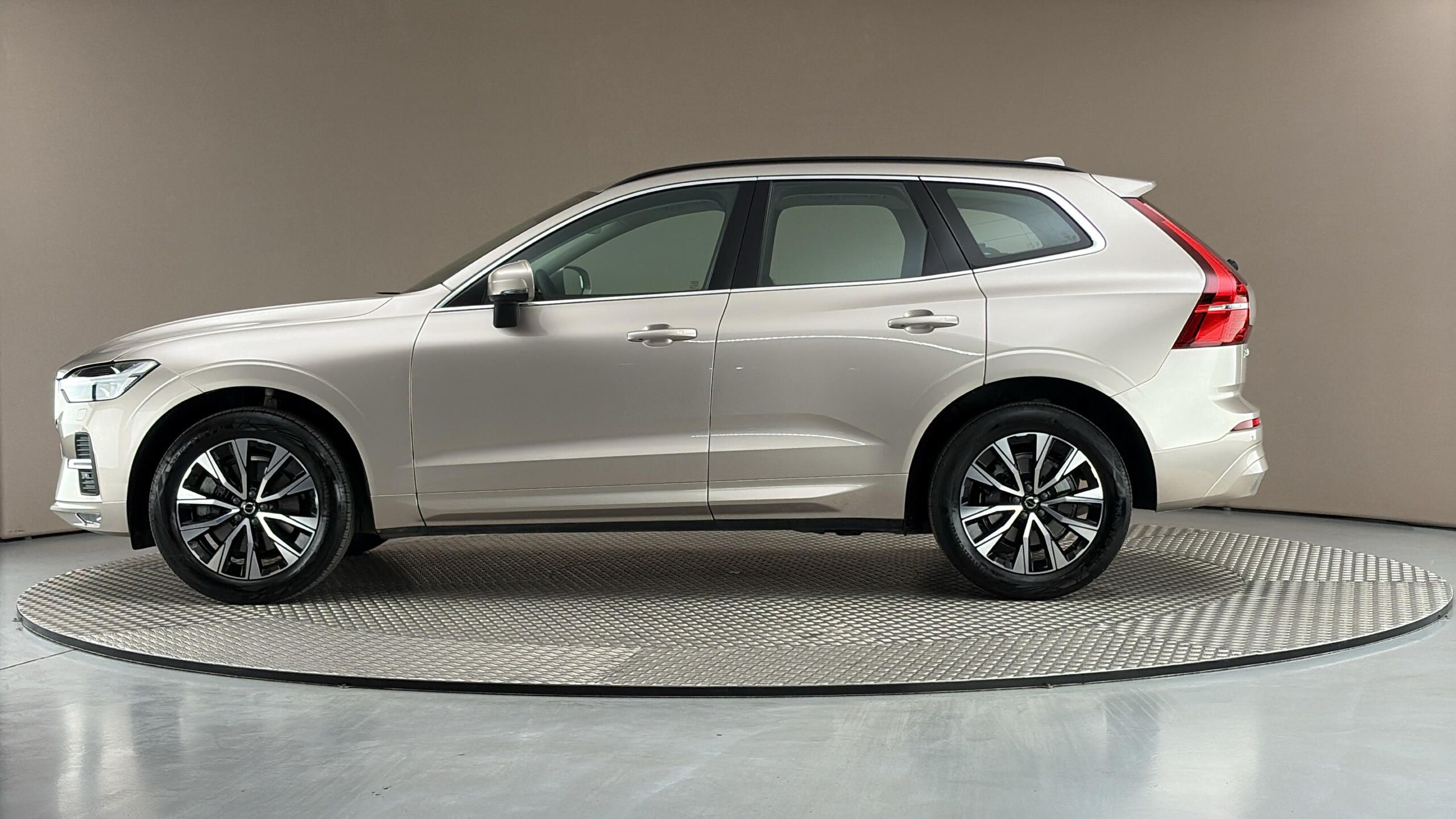 Volvo XC60, 2.0 B4 AUT AWD Core - fotka 4
