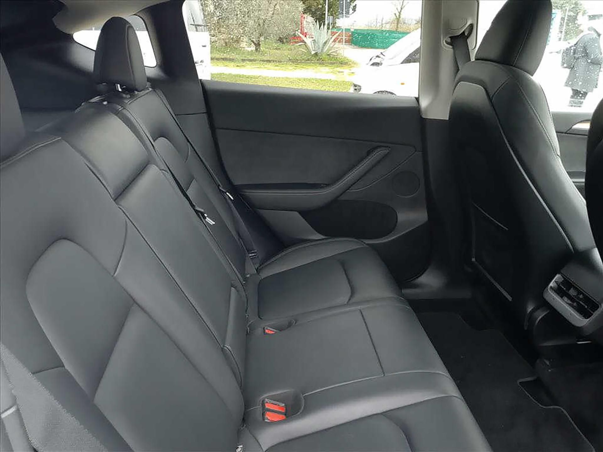Tesla Model Y, LFP baterie - fotka 6