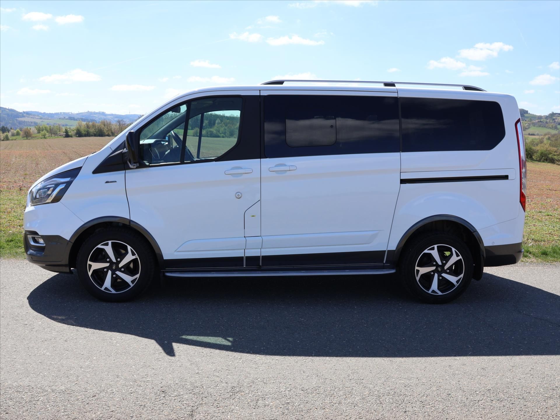 Ford Tourneo Custom, 2,0 TDCI 136kW Active 1Maj DPH - fotka 4
