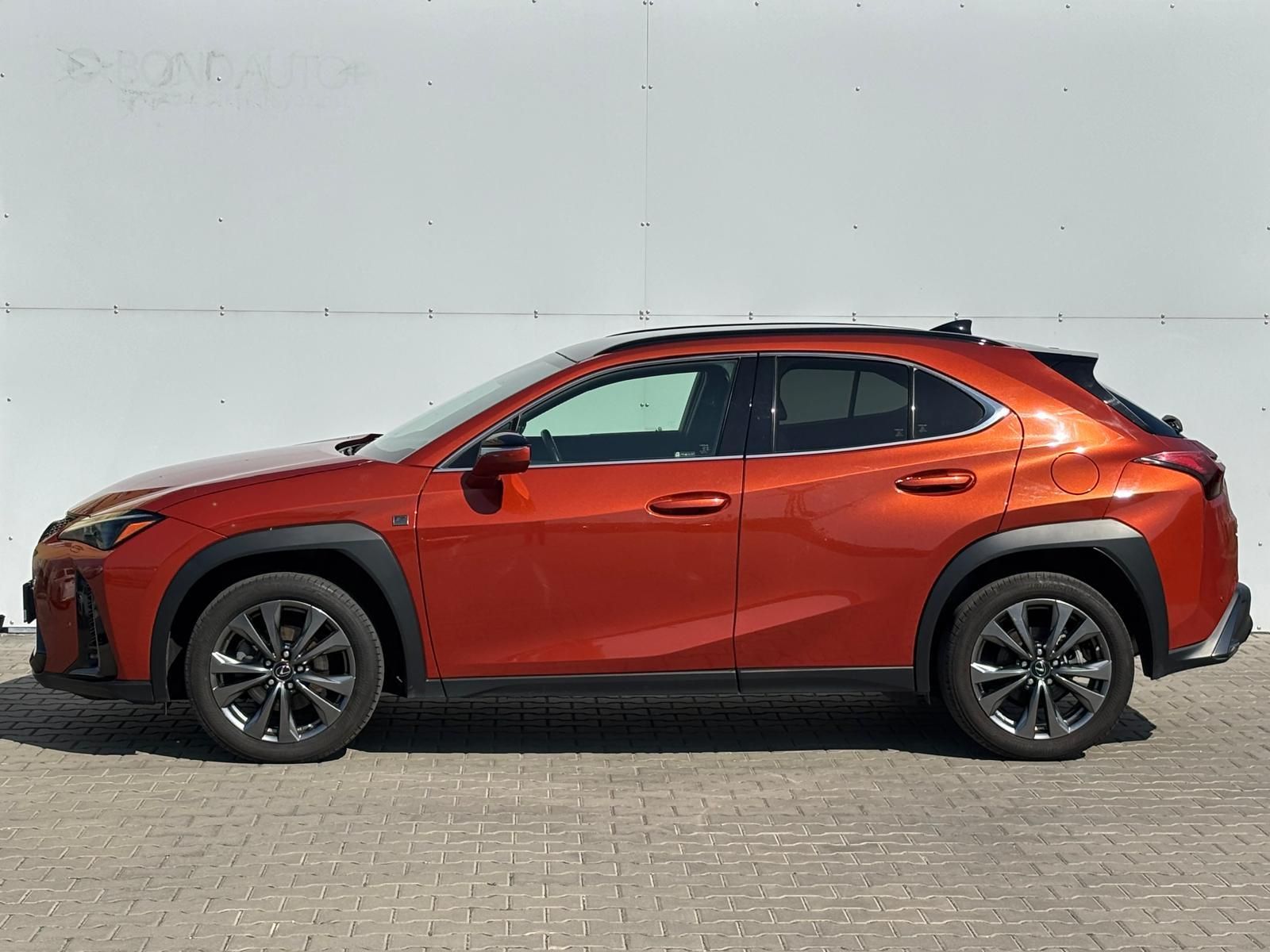 Lexus UX 250h, 2,0 HSD e-CVT F Sport Design E - fotka 3