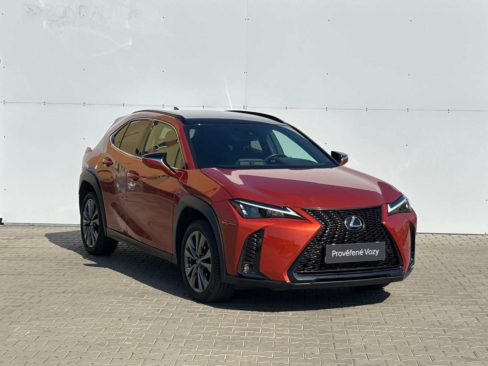 Lexus UX 250h, 2,0 HSD e-CVT F Sport Design E - fotka 6