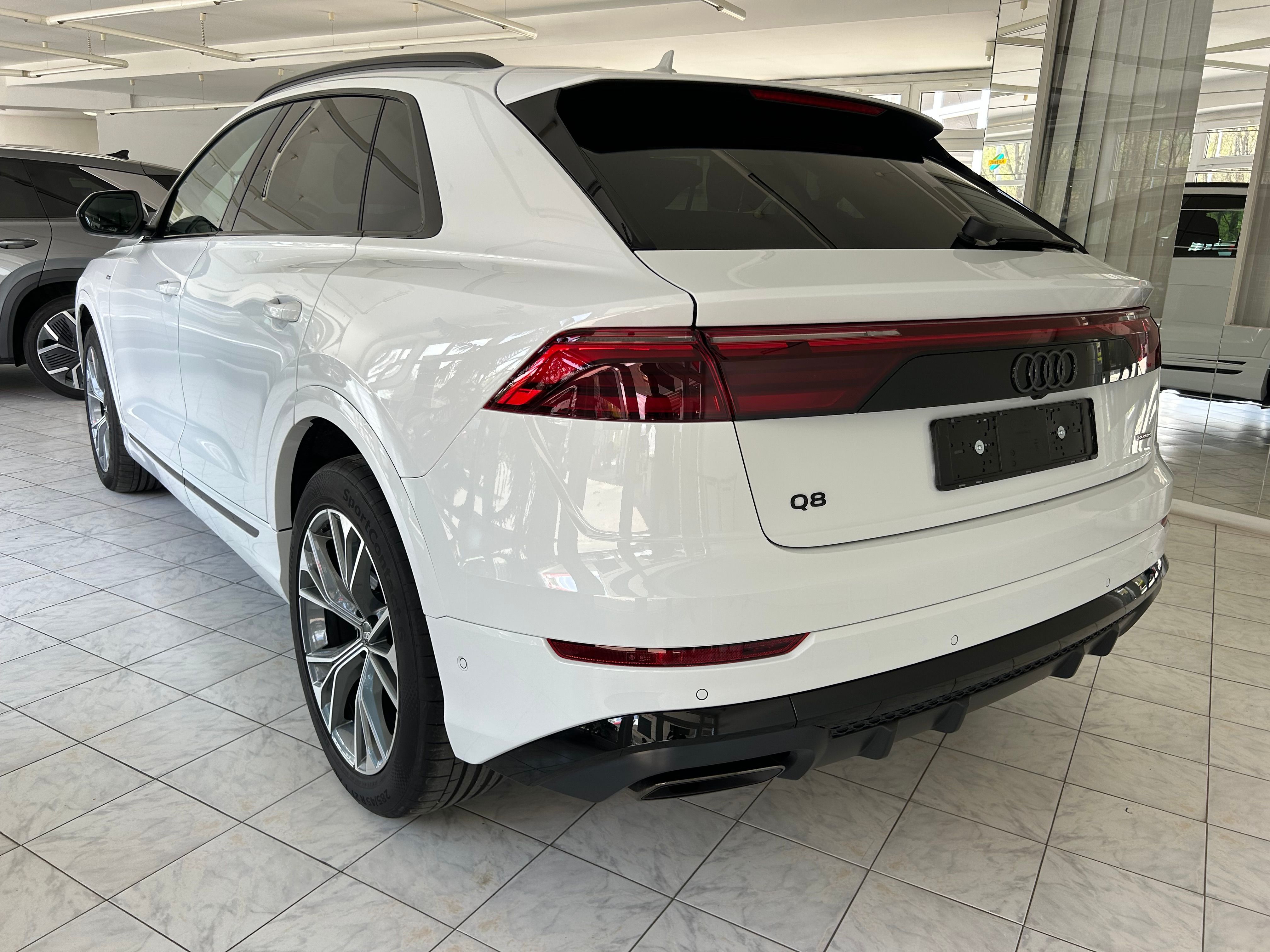 Audi Q8, S line sport plus 21" Matrix - fotka 5