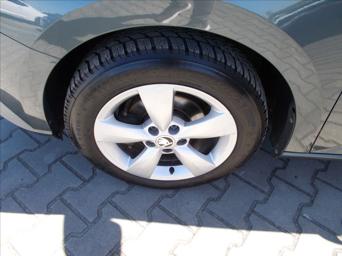 Škoda Fabia, 1,0 TSI 1.MAJITEL SERVISNÍ HIS - fotka 6