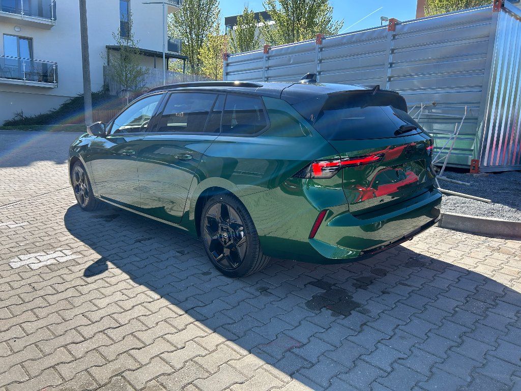 Opel Astra, ST Ultimate 1,2 Turbo 107kW AT - fotka 3