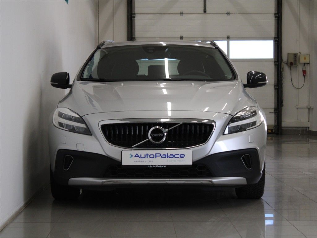 Volvo V40, 2,0 D3 110kW Cross Country LED - fotka 2