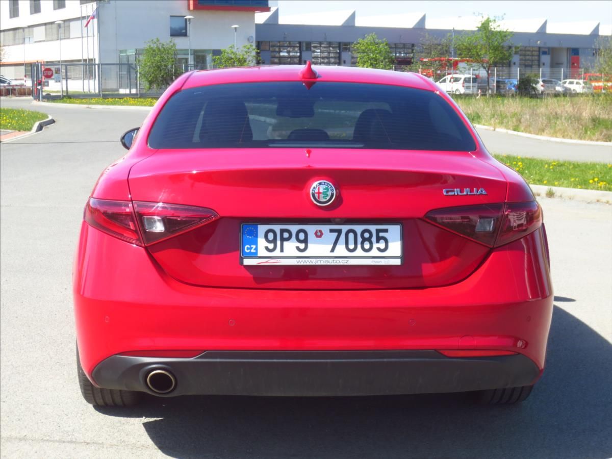 Alfa Romeo Giulia, 2,2   JTDm MT, plná historie - fotka 6