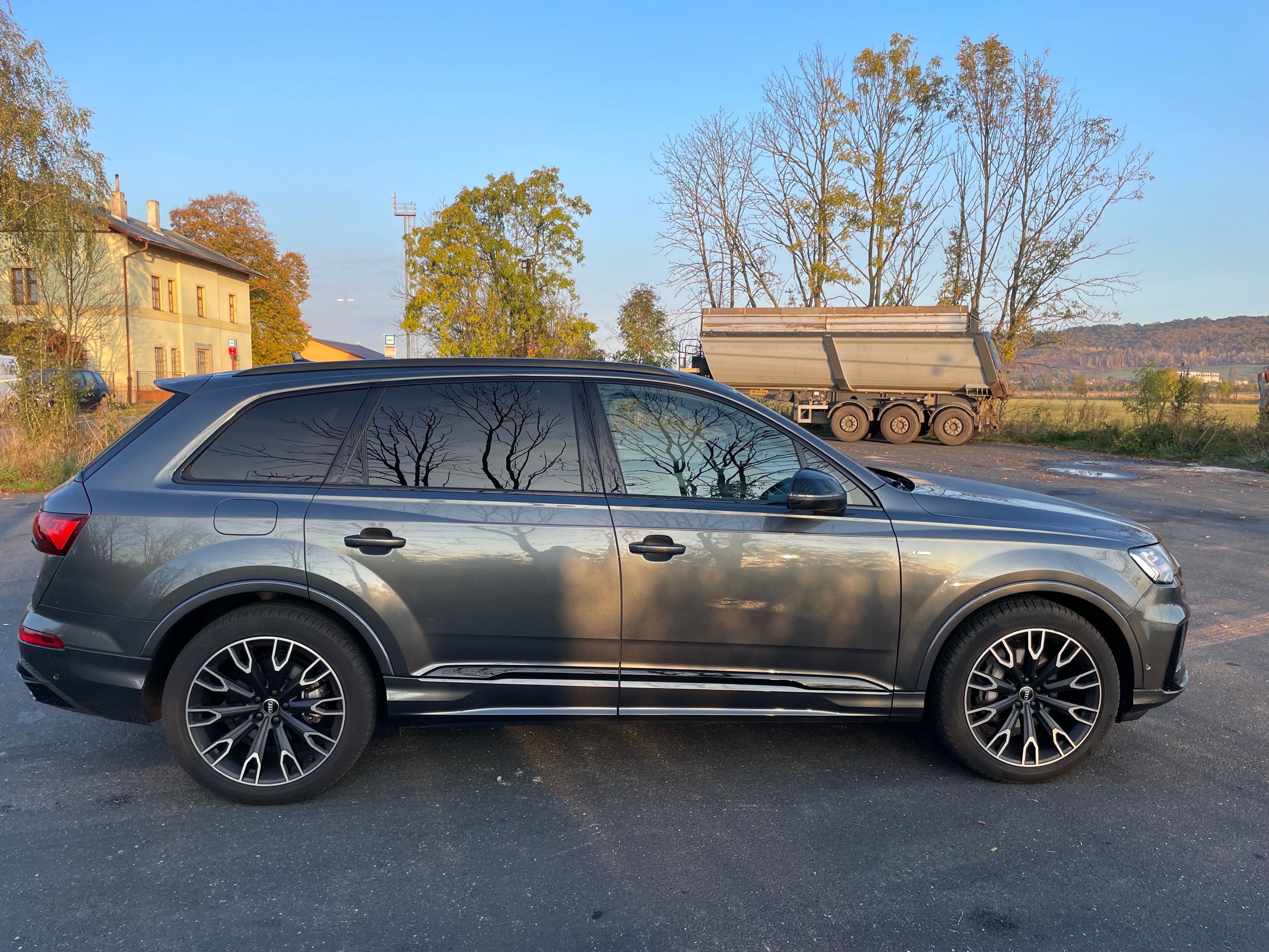 Audi Q7, S-line, laser, vzduch, záruka - fotka 2